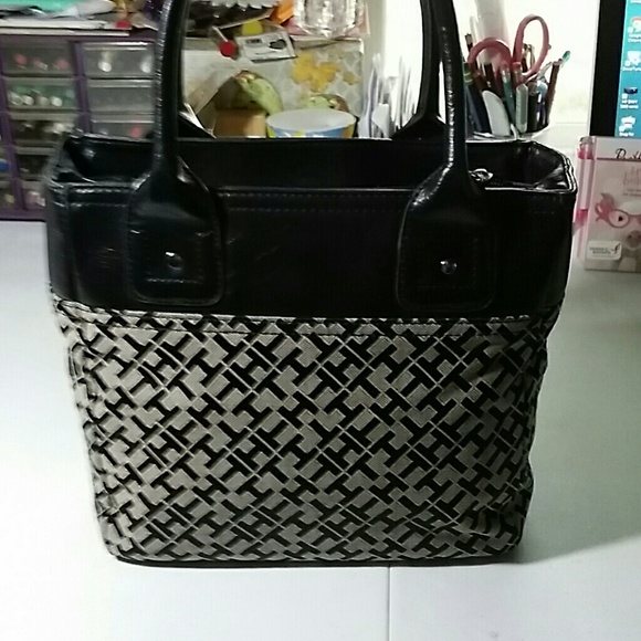 PRICE DROP!!!   Gorgeous Tommy Hilfiger bag - Picture 3 of 4