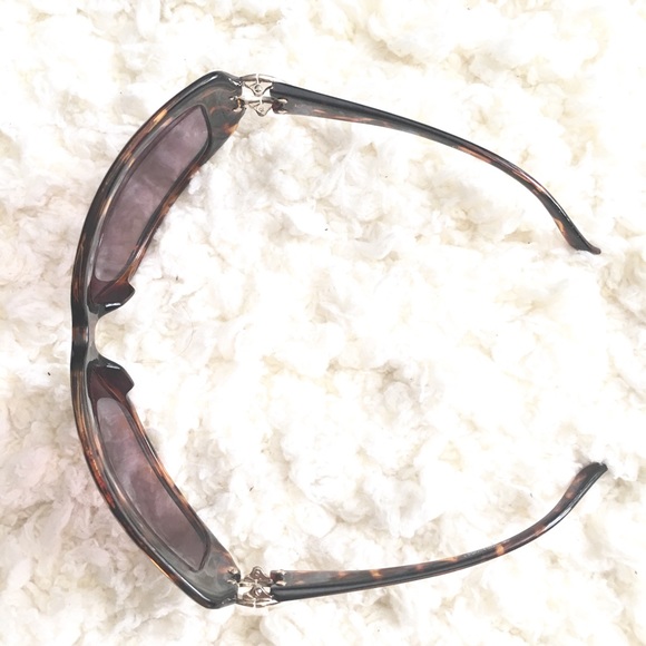 Sunglasses - Picture 3 of 4