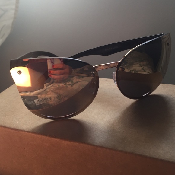 BRAND NEW QUAY sunglasses
