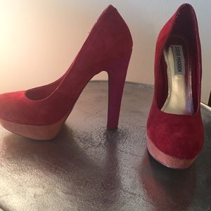 True color suede pumps