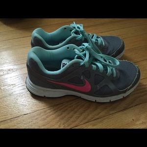 Women's size 7.5 Nike tennis shoes