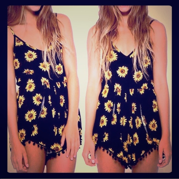 Pants - 🔴FLASH SALE🔴 ADORABLE ROMPER!