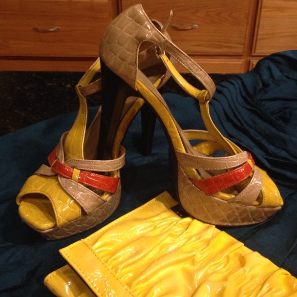 Tan/Orange/Yellow Heels Size 8 - Picture 2 of 6