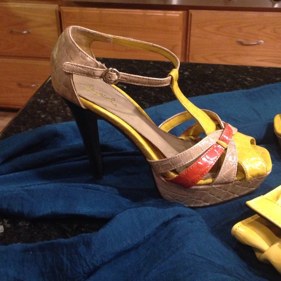 Tan/Orange/Yellow Heels Size 8 - Picture 3 of 6