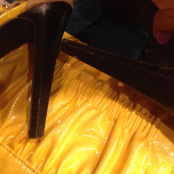 Tan/Orange/Yellow Heels Size 8 - Picture 4 of 6