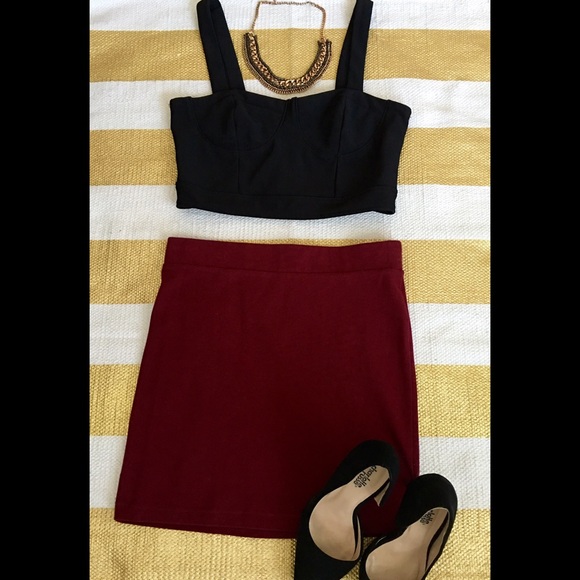 Burgundy skirt - Picture 1 of 1