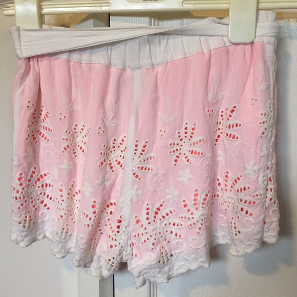 Shorts - Picture 2 of 3