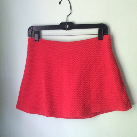 Red Retro-Style Mini Skirt - Picture 1 of 4