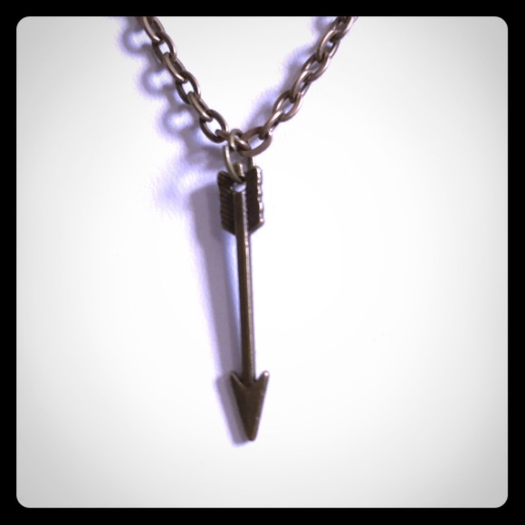 Antique gold bronze arrow pendant necklace - Picture 1 of 4