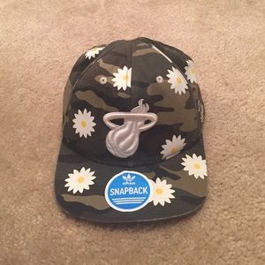 Adidas SnapBack hat (basketball)