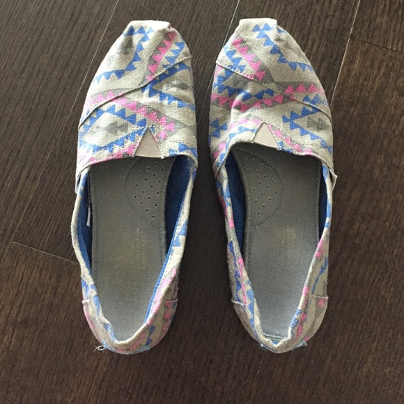 💙TOMS women's size 6.5! Cute Geometric design!