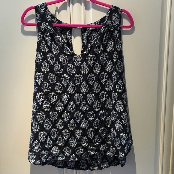 Old Navy Tops - HP!! Old navy "navy" sleeveless blouse