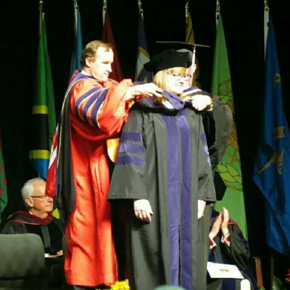 Meet your posher, Sarah - Picture 2 of 4