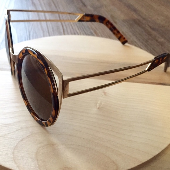 Cat-Eye Tortoiseshell Sunnies - Picture 2 of 2