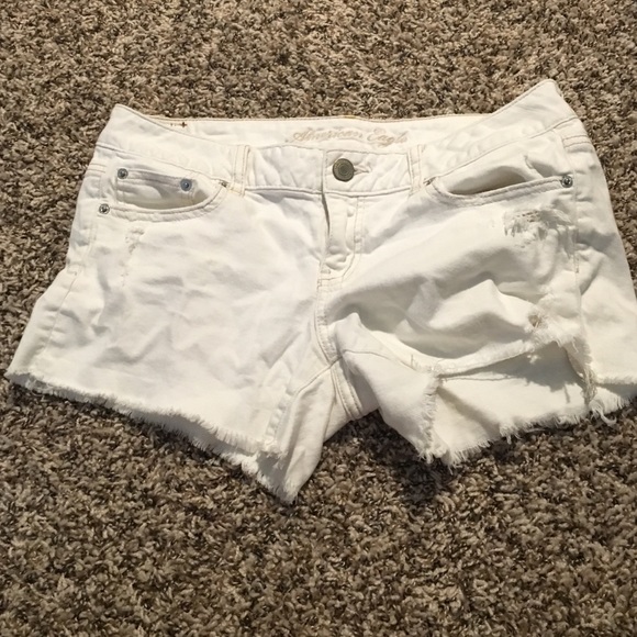American eagle White shortie shorts