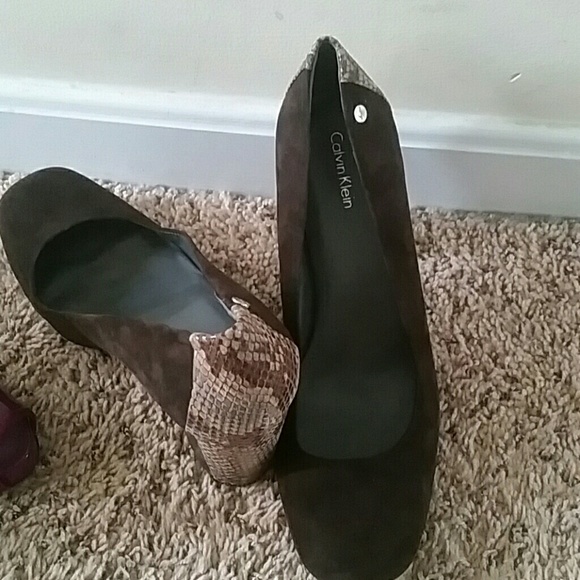 Calvin kline brown suede heel