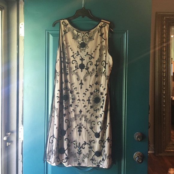 Nude sheath dress with black beading - Picture 2 of 2