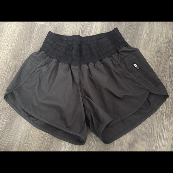 Lulu lemon short size 6