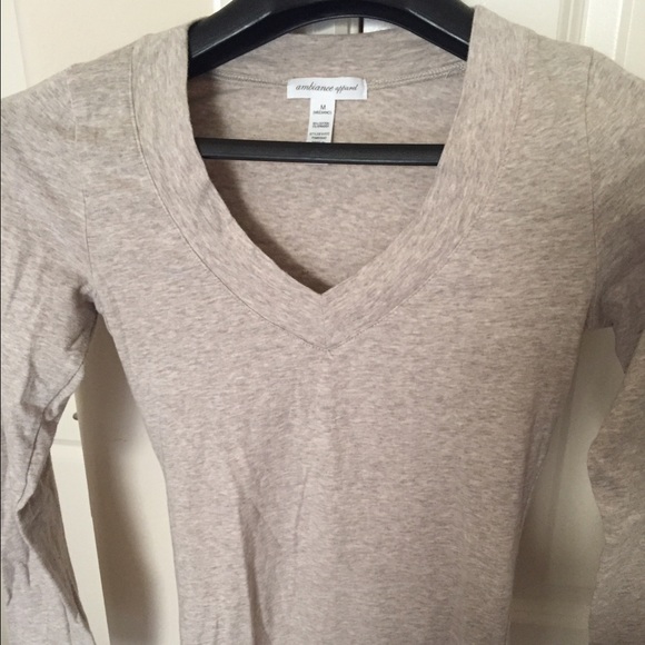 Long sleeve v-neck top.