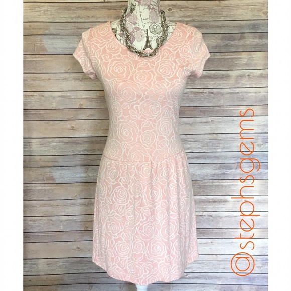 Dresses & Skirts - Coral Rose Dress