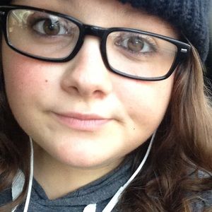 Meet your Posher, Alexis