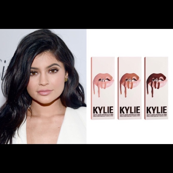 FREE LIPKIT of your choice with a 200+ purchase 💙