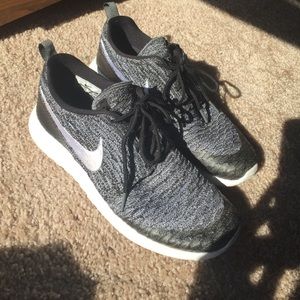 Nike fly-knits