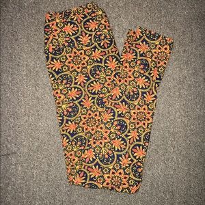 Beautiful LuLaRoe leggings!