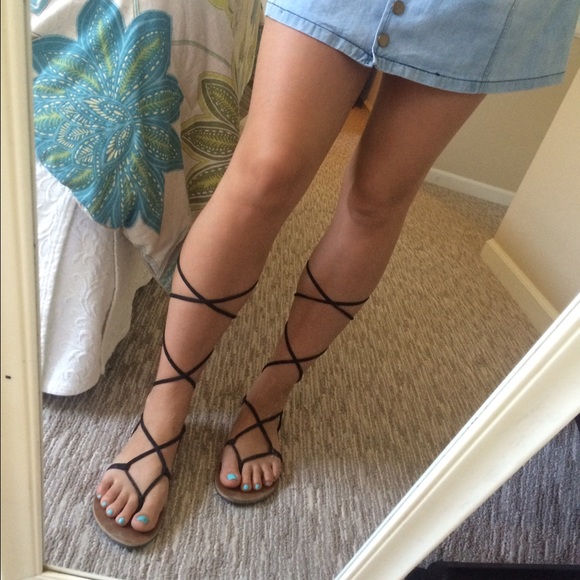 Lace up black sandals!
