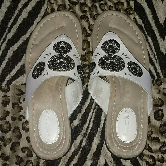 SoleSensability White Sandals with Cushion Insole