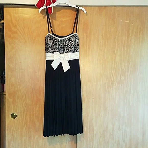 Perfect party dress - Picture 1 of 3