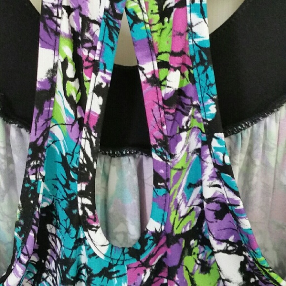 Floral halter top - Picture 3 of 3