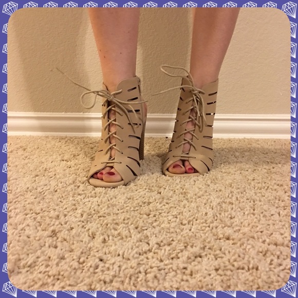 {LAST 2} 2x HP ๐Nude lace up block heeled sandals - Picture 2 of 4