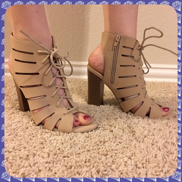 {LAST 2} 2x HP ๐Nude lace up block heeled sandals - Picture 3 of 4