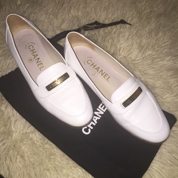 CHANEL flats