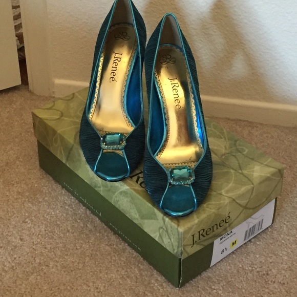J. Reneé Mona Pleated Satin pumps - Picture 1 of 4