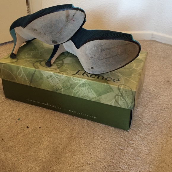 J. Reneé Mona Pleated Satin pumps - Picture 2 of 4