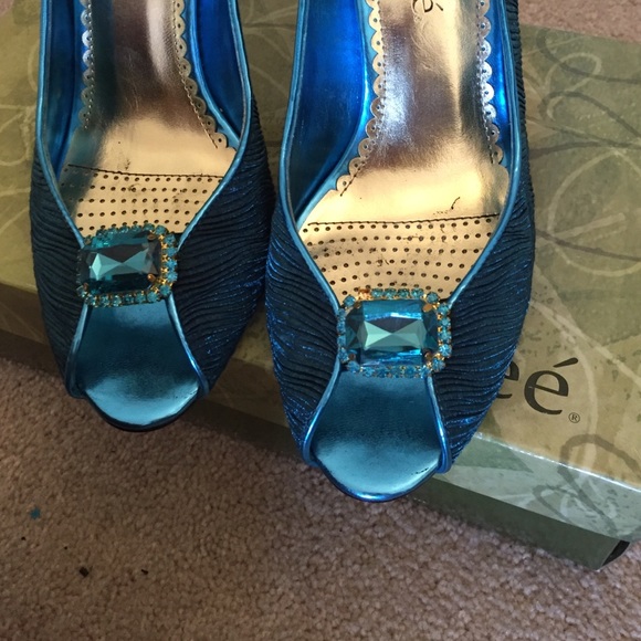 J. Reneé Mona Pleated Satin pumps - Picture 3 of 4
