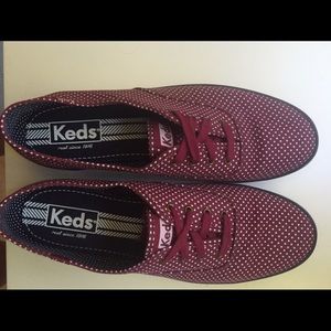 Super cute maroon polka dot keds