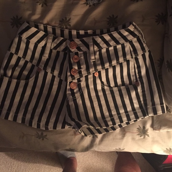 Kendall and Kyle shorts - Picture 1 of 4