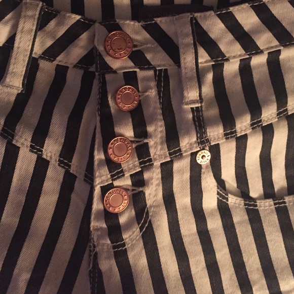 Kendall and Kyle shorts - Picture 2 of 4