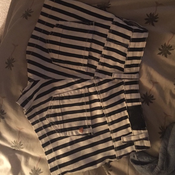 Kendall and Kyle shorts - Picture 3 of 4