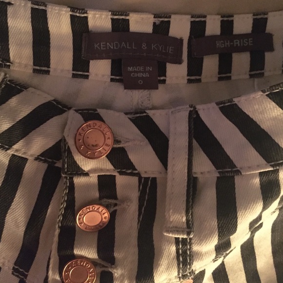 Kendall and Kyle shorts - Picture 4 of 4