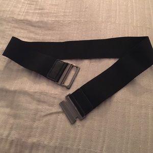 BCBG stretchy waist belt
