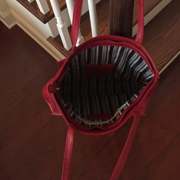 Red tote - Picture 4 of 4