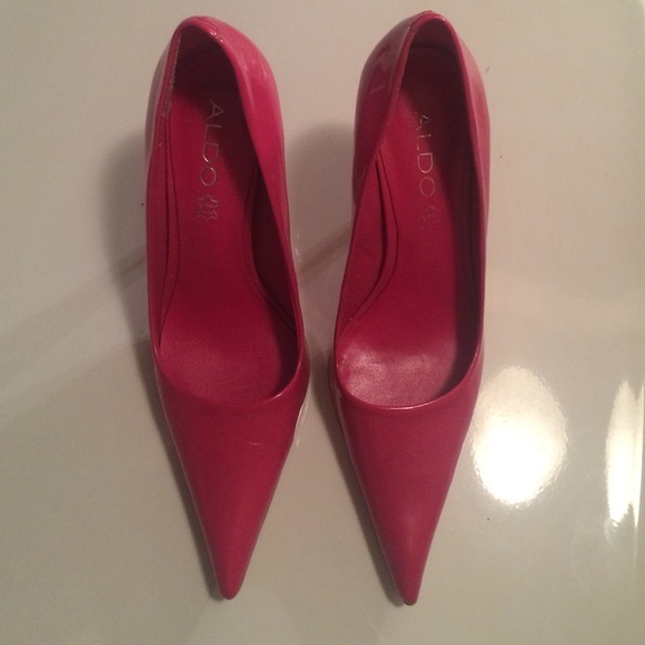 Hot Pink Pointed Toe Pumps