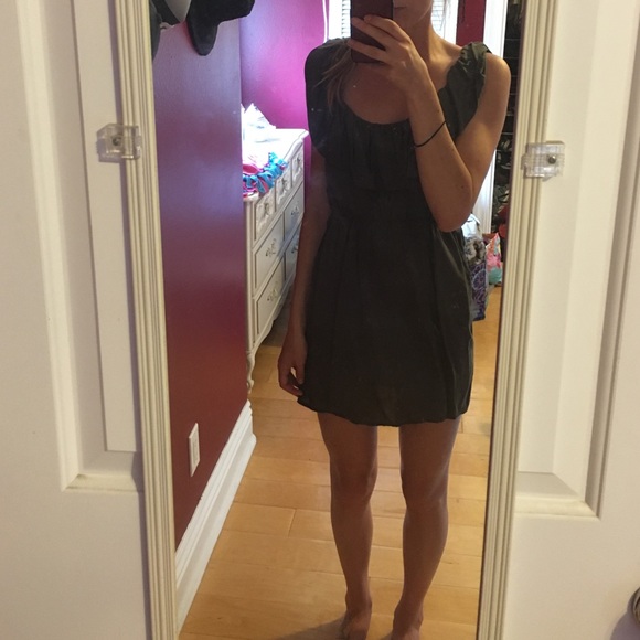 Green dress with pockets