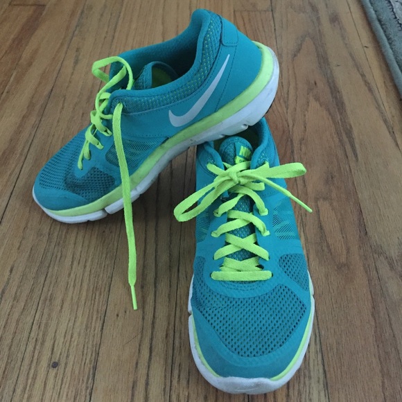 Turquoise Nike Flex Size 7