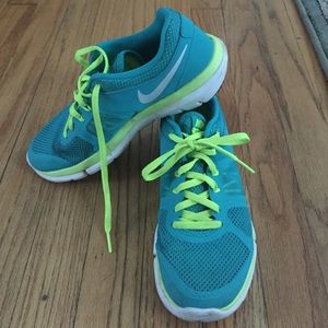 Turquoise Nike Flex Size 7