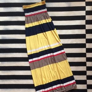 Striped Maxi Dress: GILLI